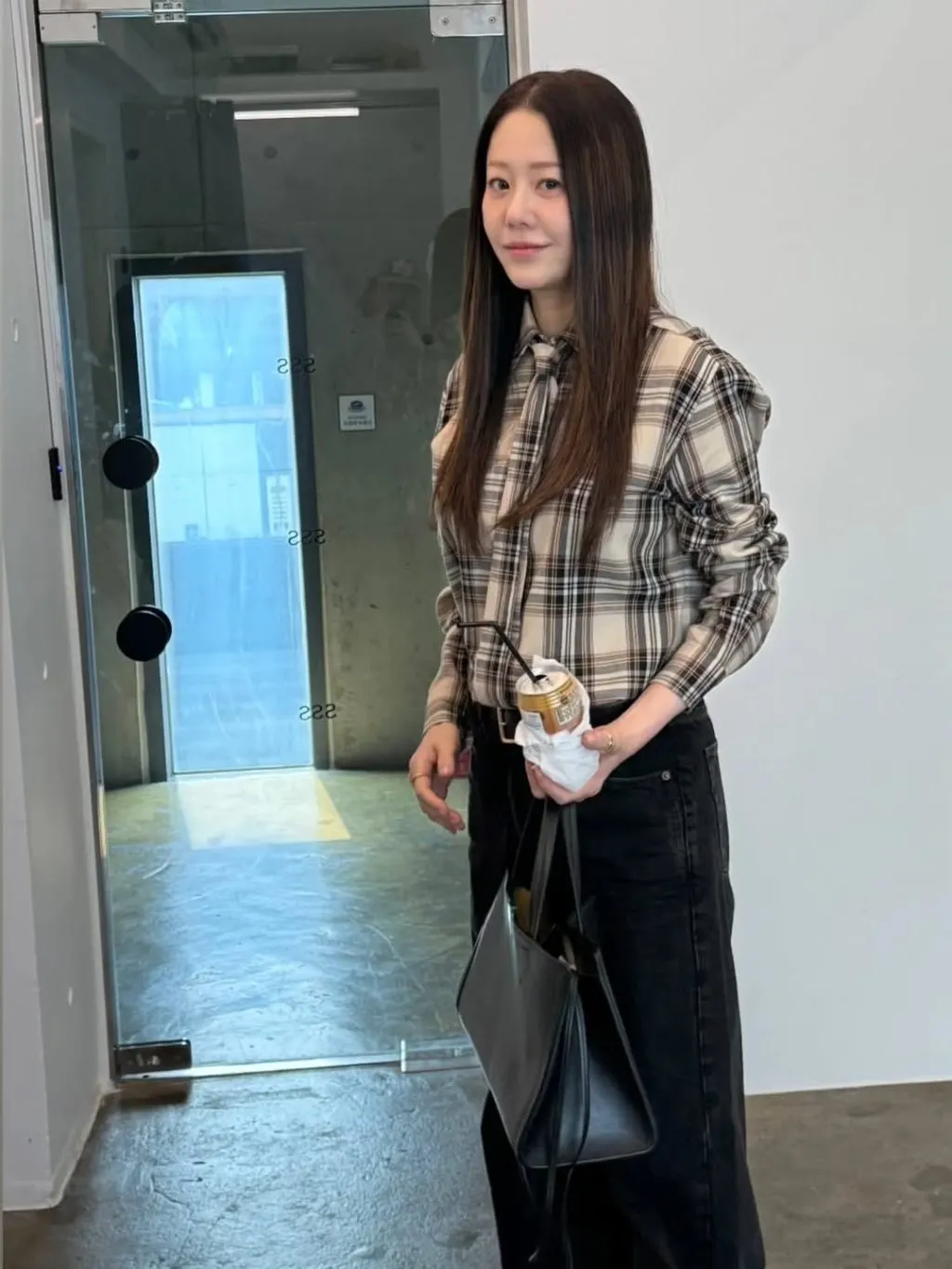 Trang phục Go Hyun Jung đời thường ưu tiên sự thoải mái