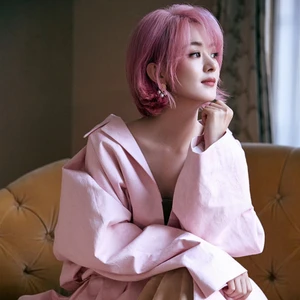 Triệu Lệ Dĩnh nhuộm tóc hồng