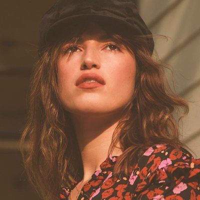 Thanh lịch như Jeanne Damas với mái tóc kiểu Pháp.