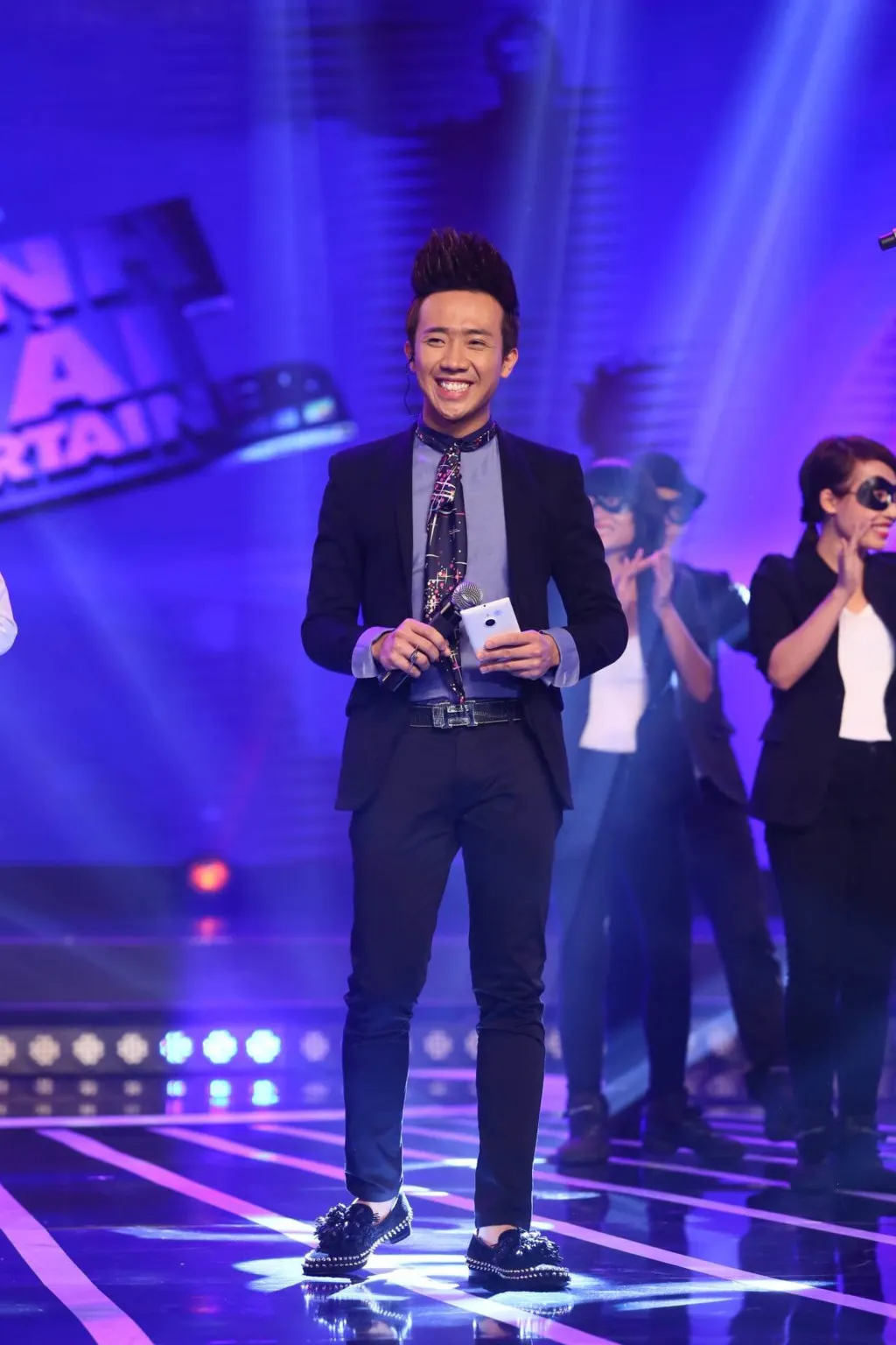 MC tran thanh esa - elle vietnam 2