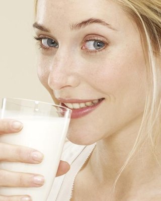 Bí quyết làm đẹp với sữa đậu nành