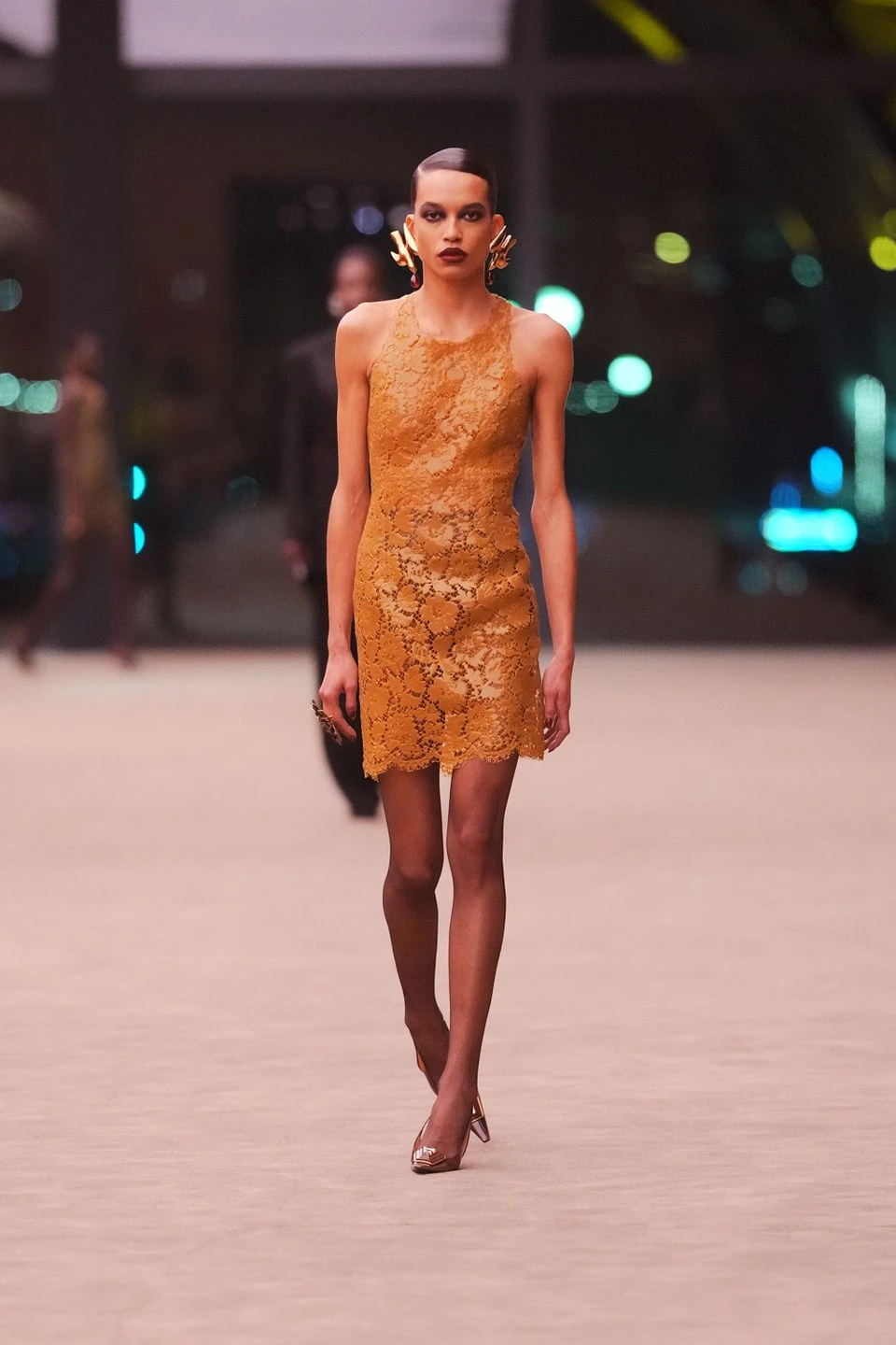 BST Saint Laurent Thu-Đông 2026.