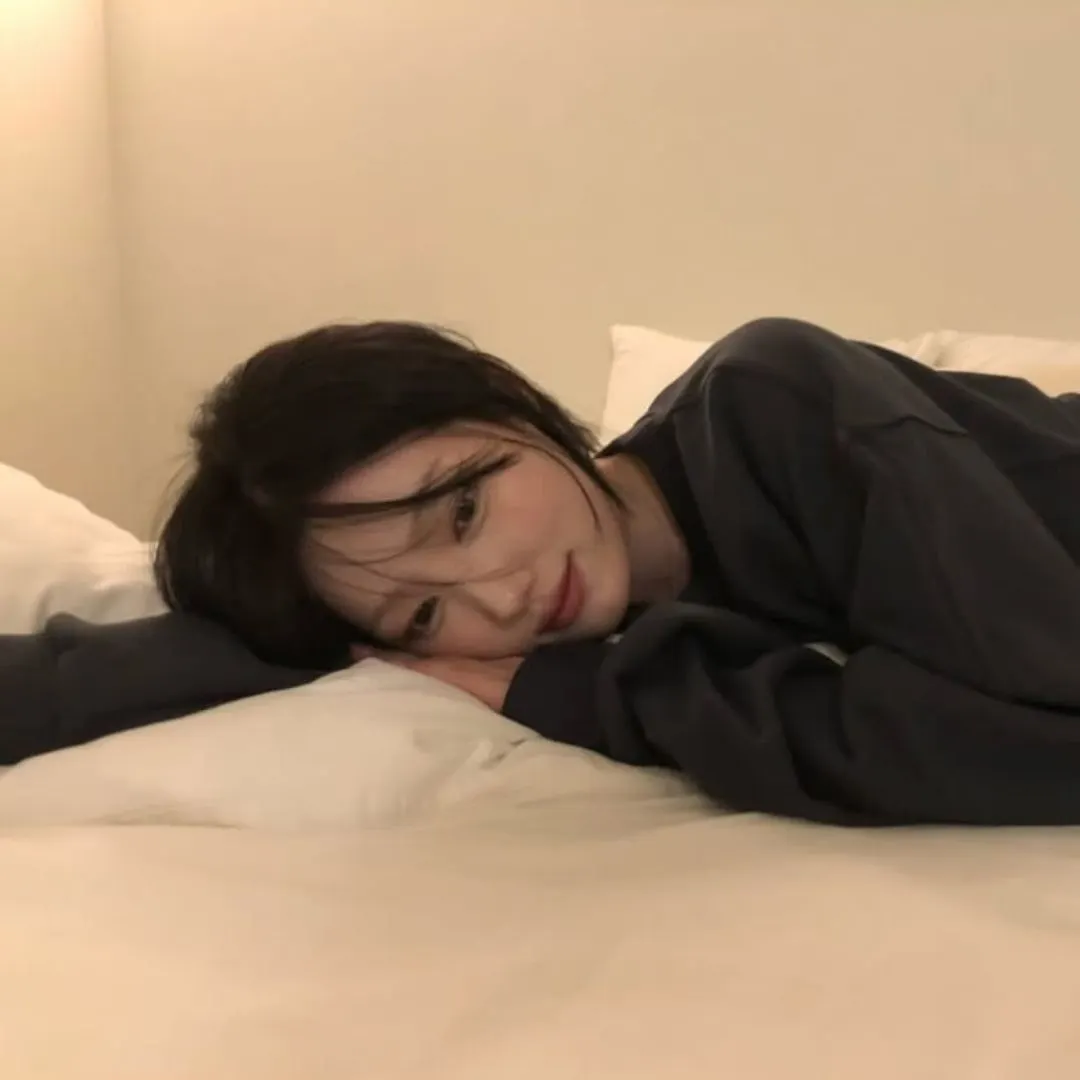 cô gái đang nằm ngủ