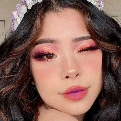 Cô gái trang điểm Valentine