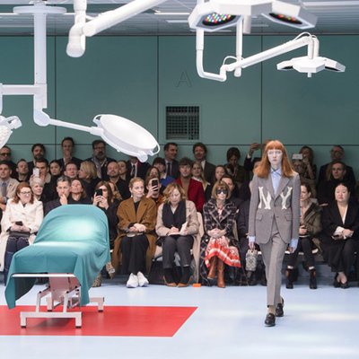 Thương hiệu Gucci Thu - Đông 2018 gây kinh ngạc với sàn diễn mô phỏng phòng phẫu thuật
