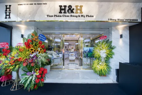Sữa rửa mặt Gold Foam 24K được giưới thiệu và bán tại chuỗi showroom mỹ phẩm và thực phẩm chức năng cao cấp H&H (Healthy & Happy).