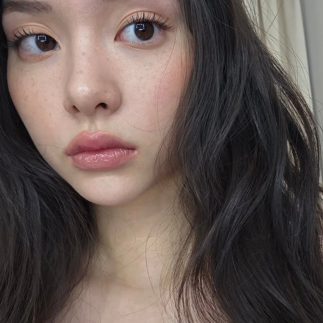 người mẫu trang điểm tàn nhang