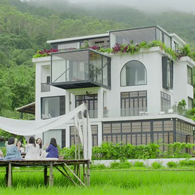 nhóm bạn thân mua nhà sống chung feature