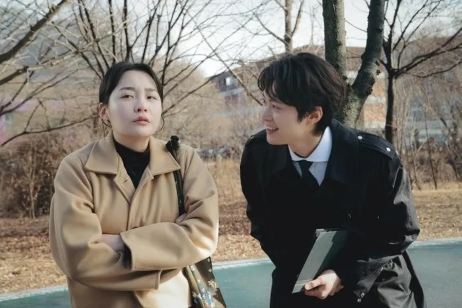 Trench coat Kim Min-ha từ Way Back Love 