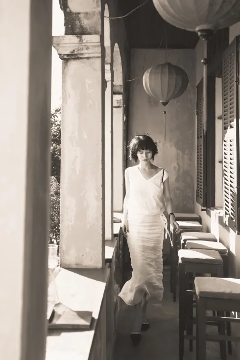 Chân dung NTK Li Lam "hoang dại và đàn bà" - ELLE.VN