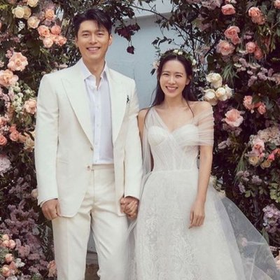 hyun bin và ye jin hạnh phúc nắm tay đám cưới