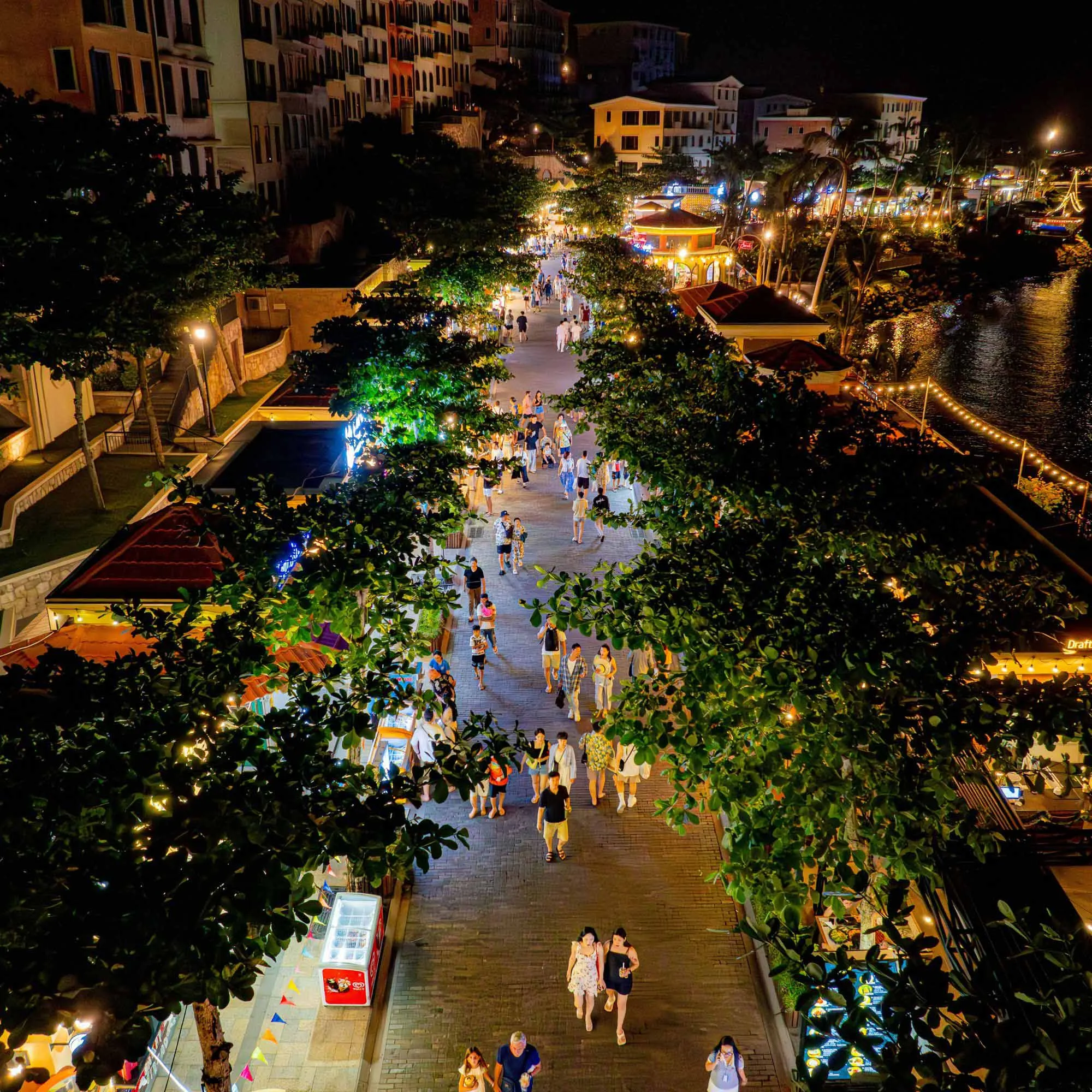 tham quan chợ <mark class=