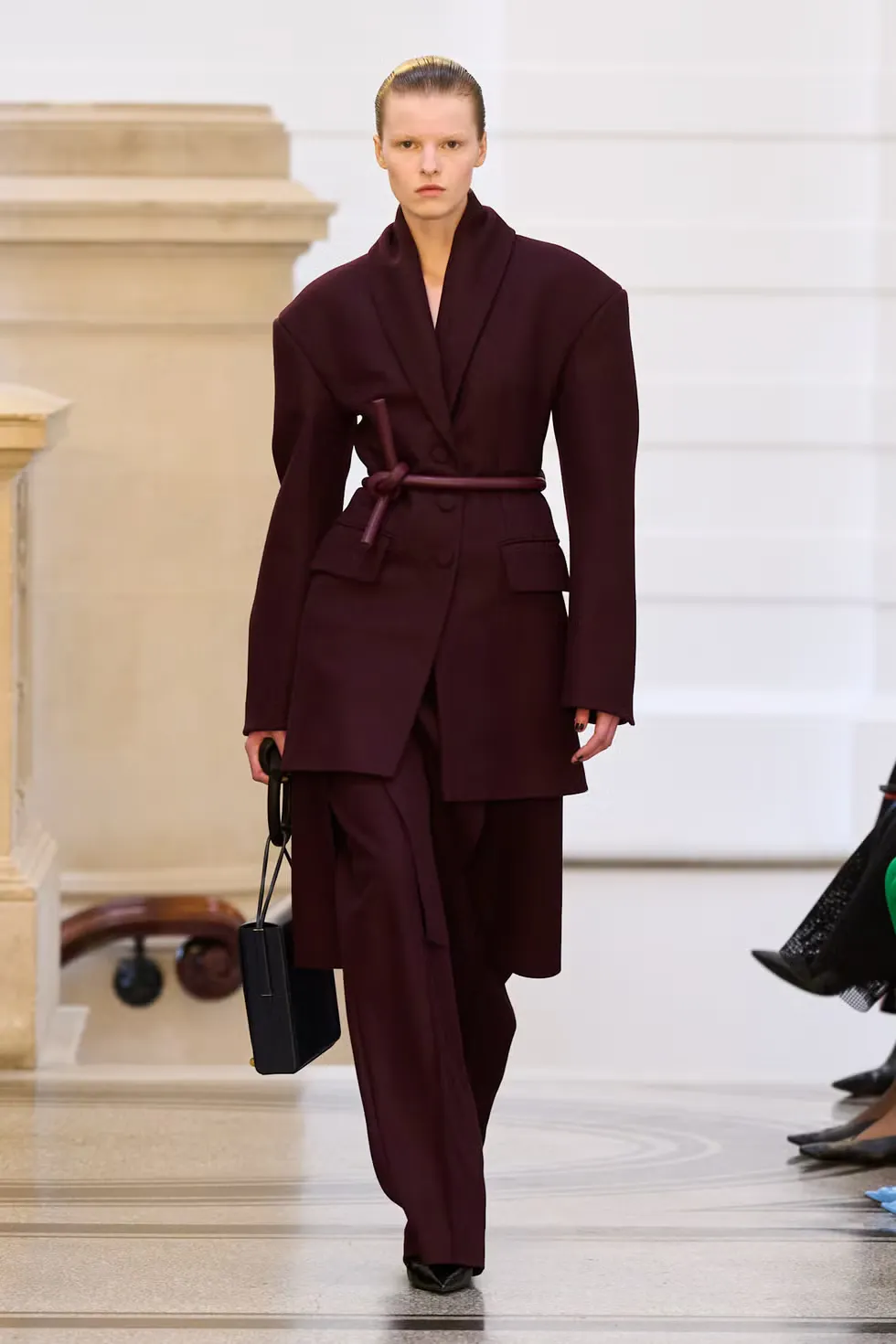 trench coat đỏ cherry