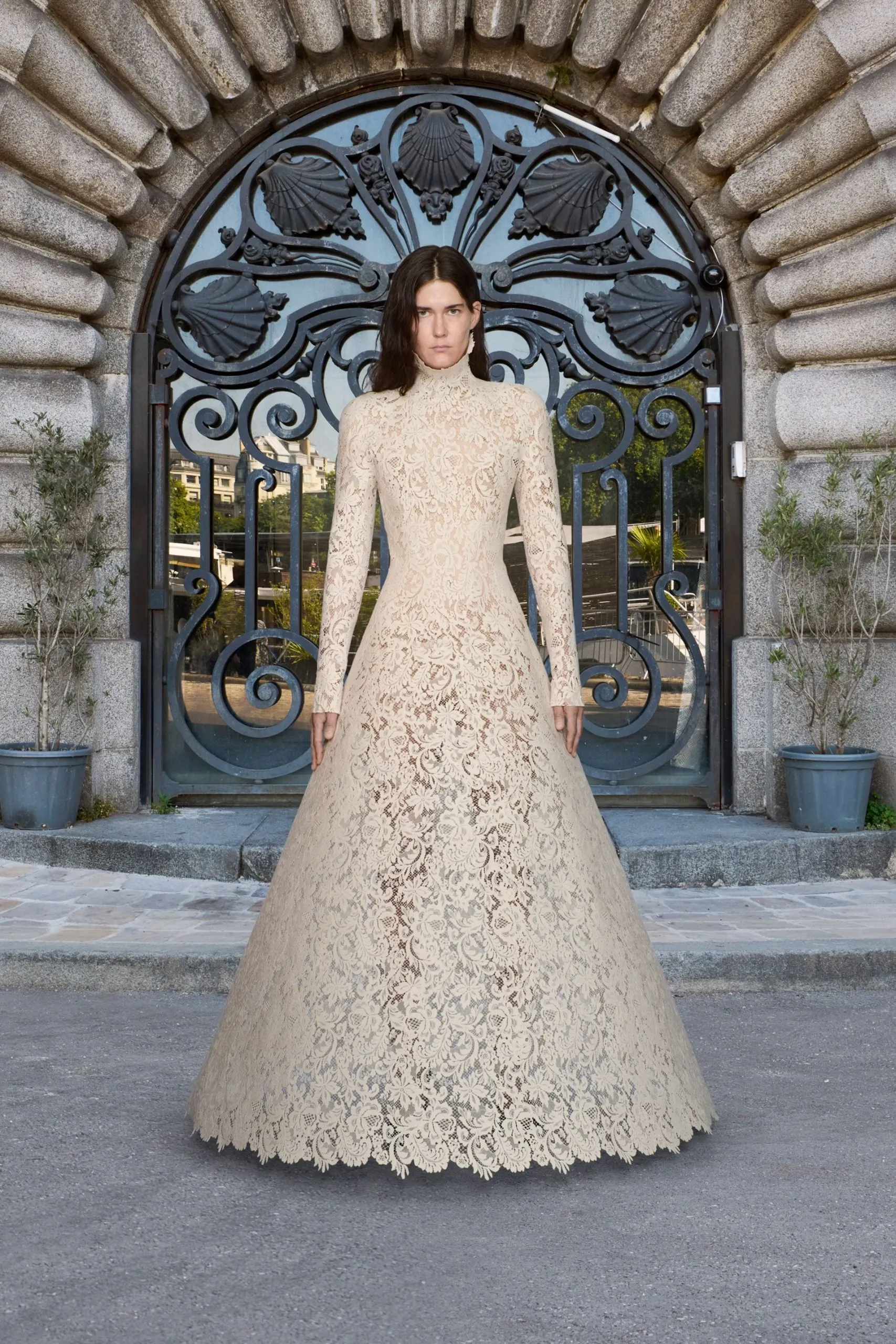 Look cuối cùng của BST Haute Couture Thu Balenciaga