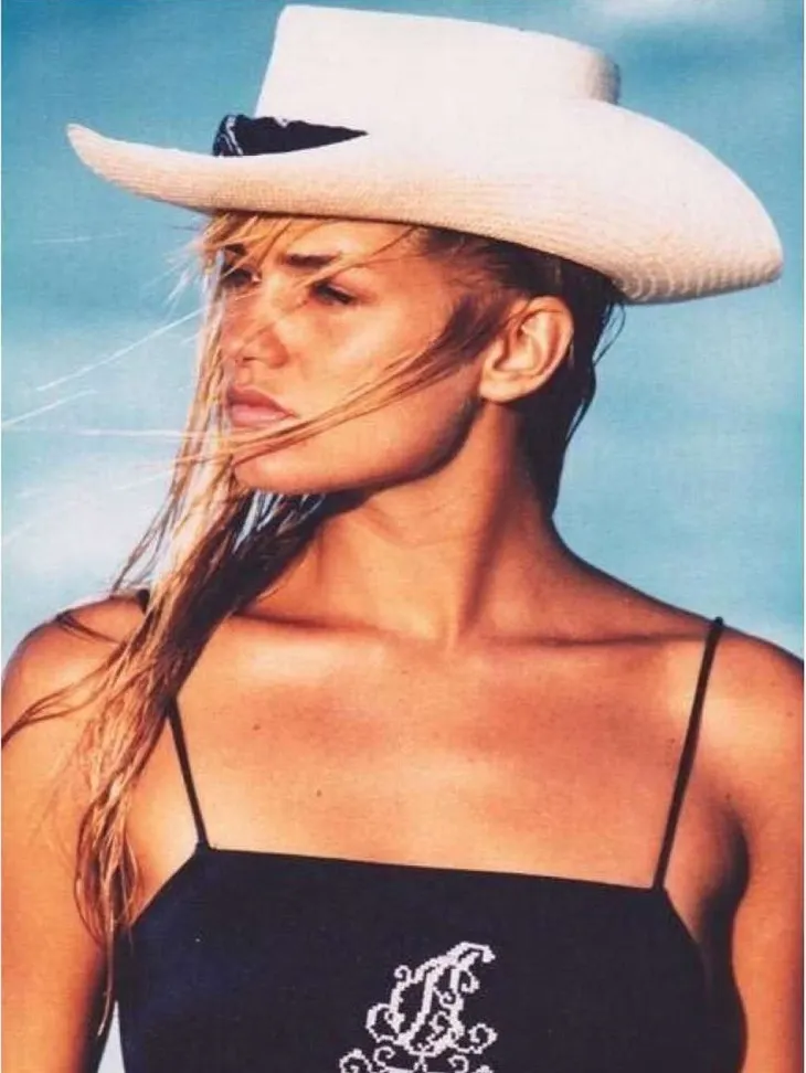 Vẻ đẹp thời trẻ của mẹ Gigi Hadid trước khi trở thành huấn luyện viên cho chương trình người mẫu