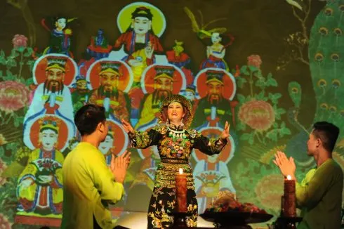 van-hoa-hau-dong-va-tu-phu-cua-viet-tu-6