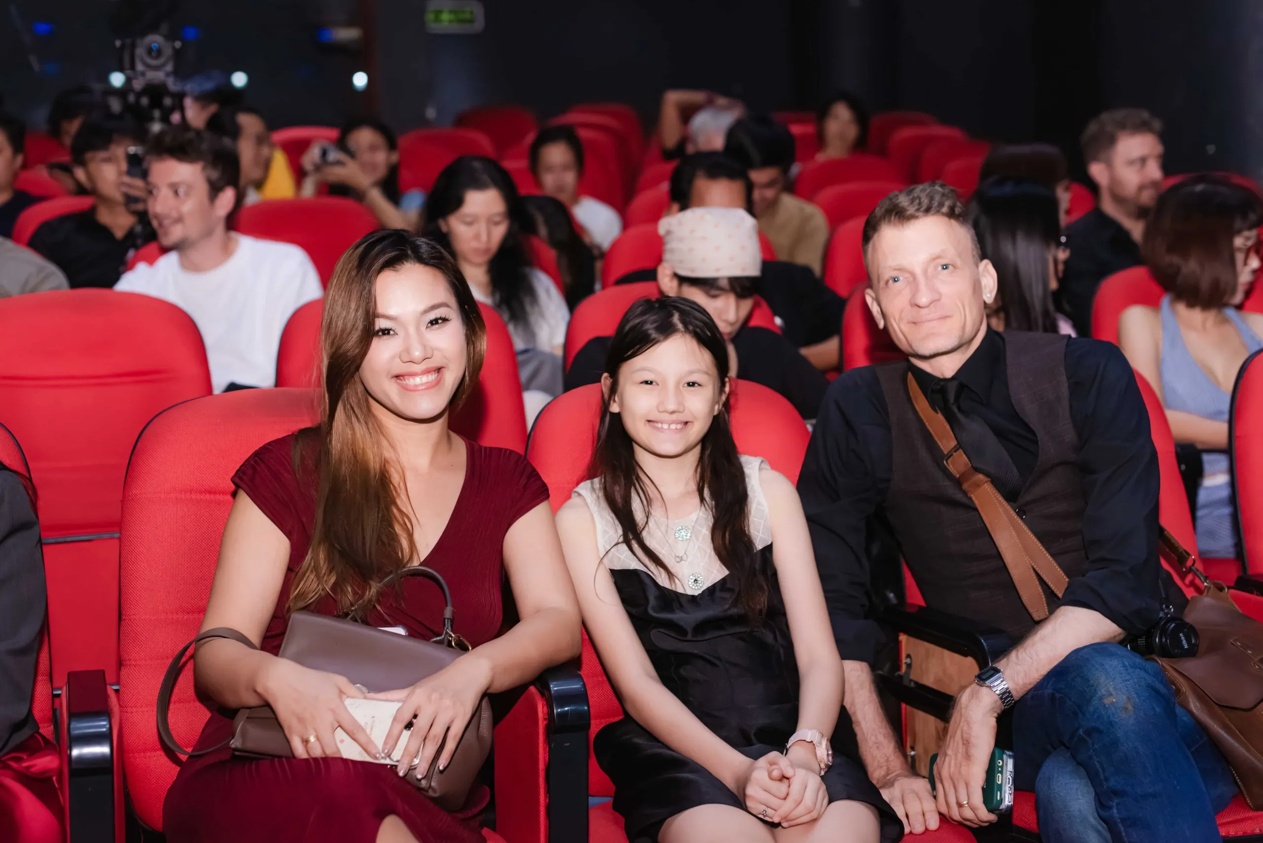 Gia đình ca sĩ Phương Vy đến xem vở nhạc kịch Once On This Island