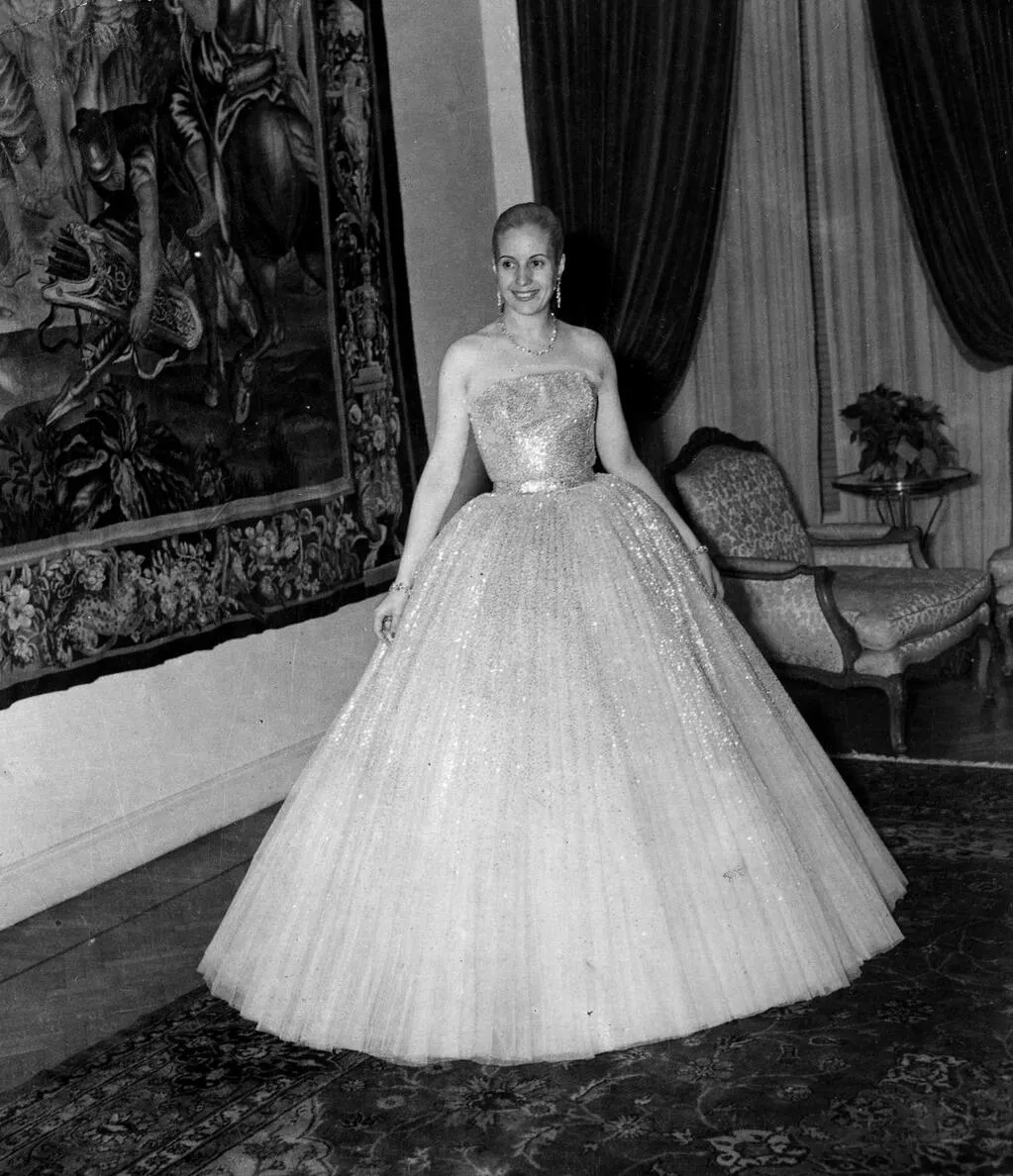 Đệ nhất phu nhân Argentina Eva Perón trong trang phục Dior