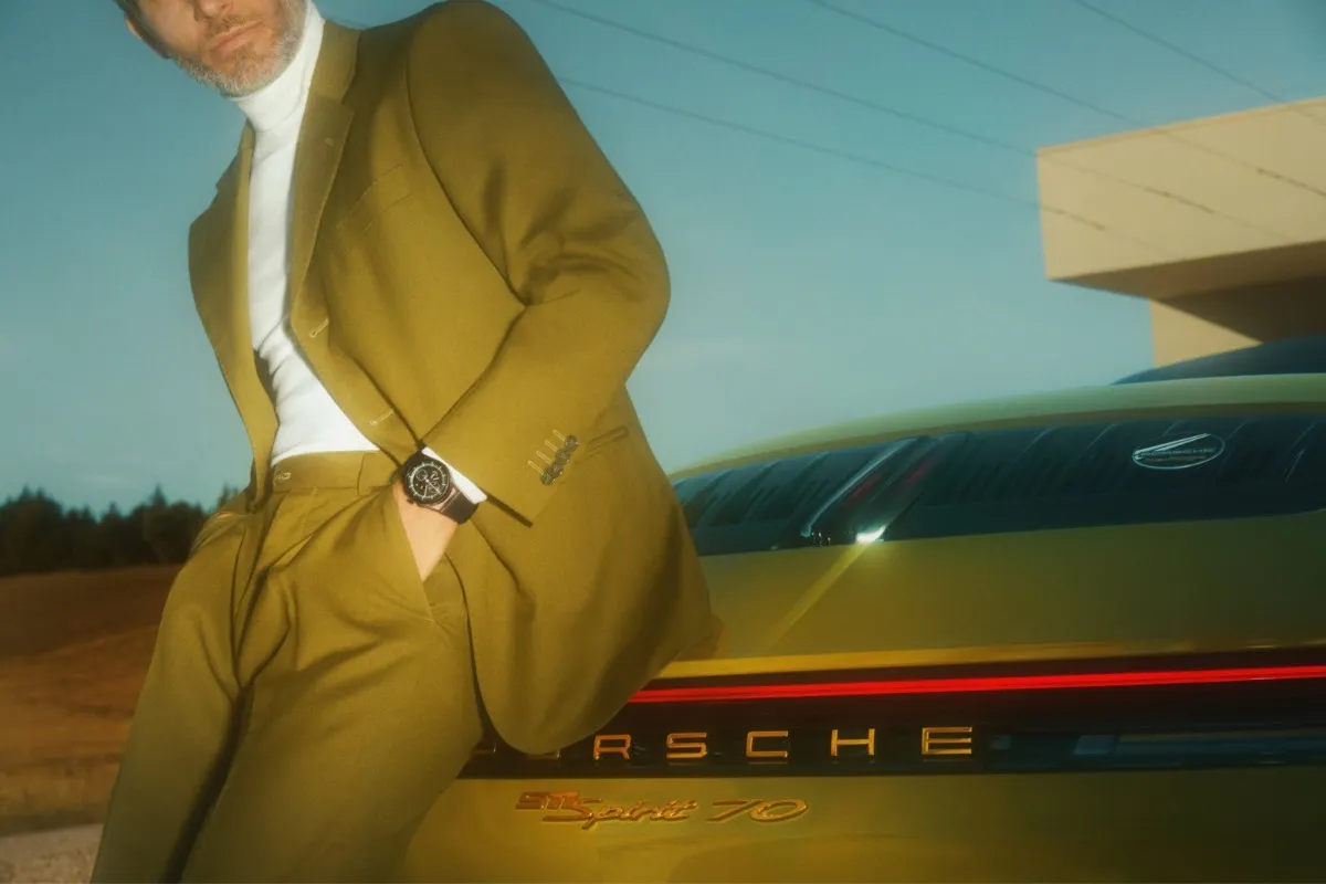 Song hành với mẫu xe sưu tầm đặc biệt, Porsche Design cũng ra mắt một mẫu đồng hồ chronograph cao cấp chỉ dành riêng cho chủ nhân của 911 Spirit 70.