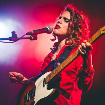 ELLE Vietnam- Anna Calvi phá bỏ định kiến giới tính