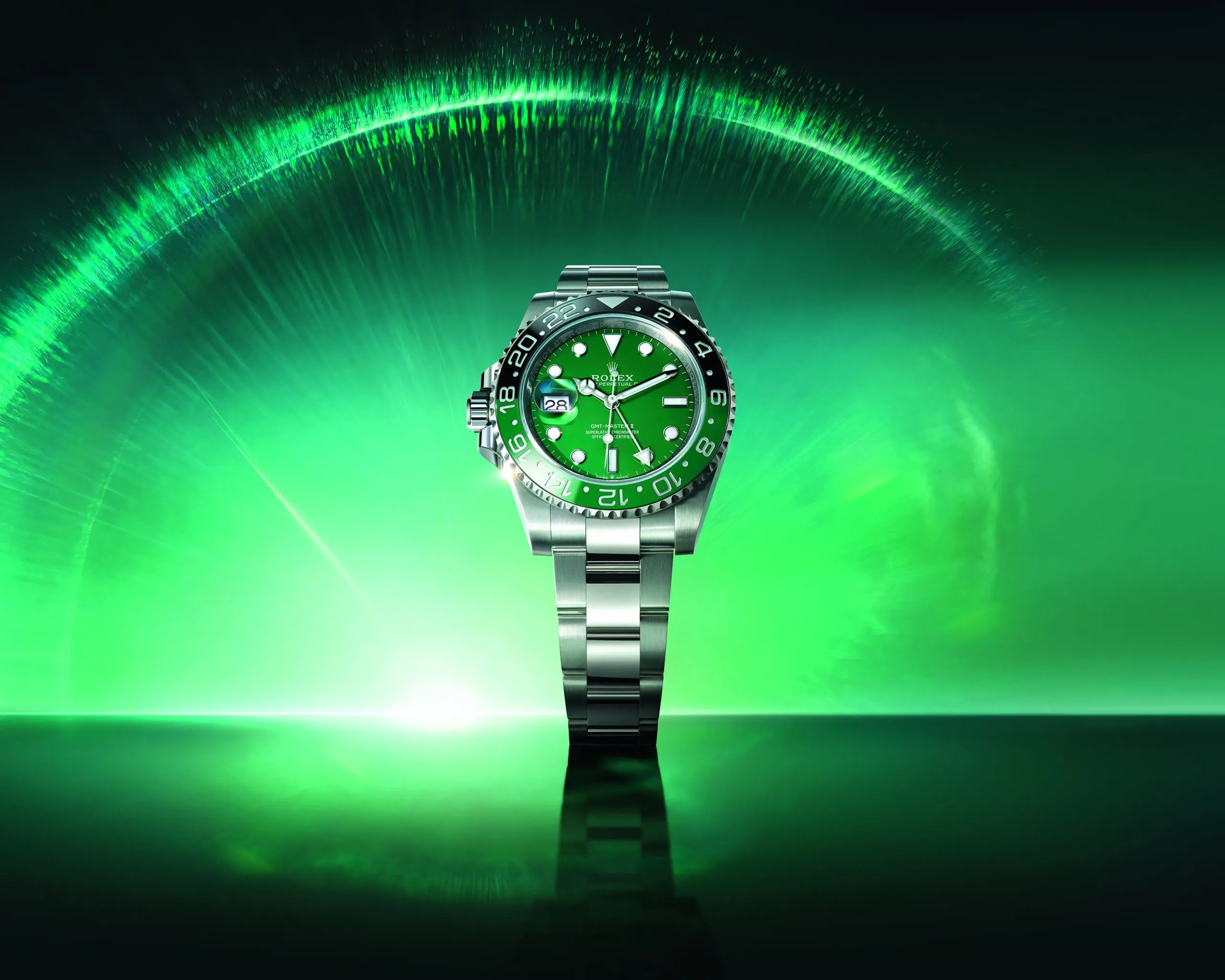 Rolex đồng hồ màu xanh lá và dây đeo Oyster.
