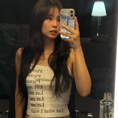 Jennie Blackpink má hồng say rượu, selfie