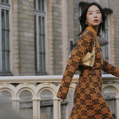 đáp án thời trang công sở ngày mưa gọi tên màu nâu