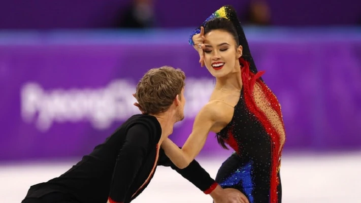 Trang phục trượt băng nghệ thuật tại Olympics chứng tỏ sân băng là “sàn runway trắng”