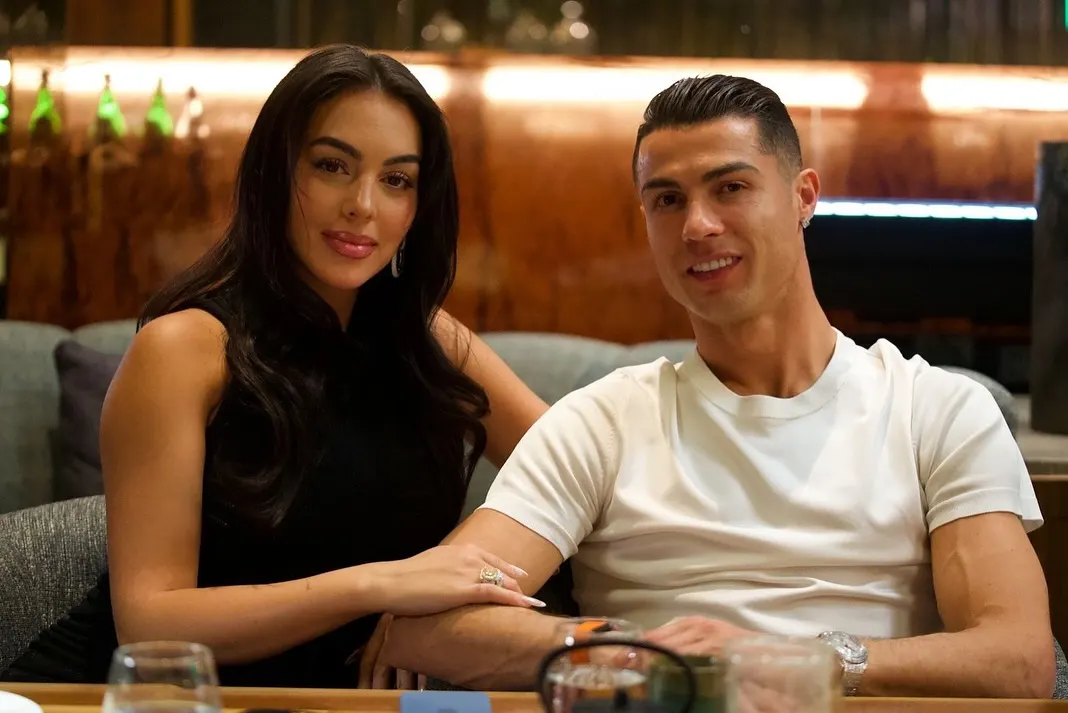 Cristiano Ronaldo cầu hôn Georgina Rodríguez sau 10 năm bên nhau
