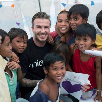 Trong chuyến đi đến Philippines vào tháng 2 năm nay, anh đã chơi bóng đá với trẻ em giữa sân trường đã bị tàn phá vì bão, tham gia vào các lớp học và giúp phân phát những cuốn sách bài tập....