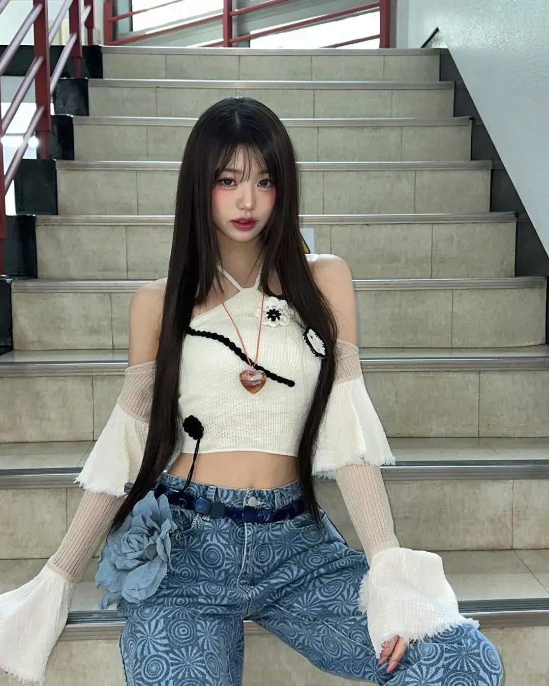 wonyoung diện áo yếm mùa Hè