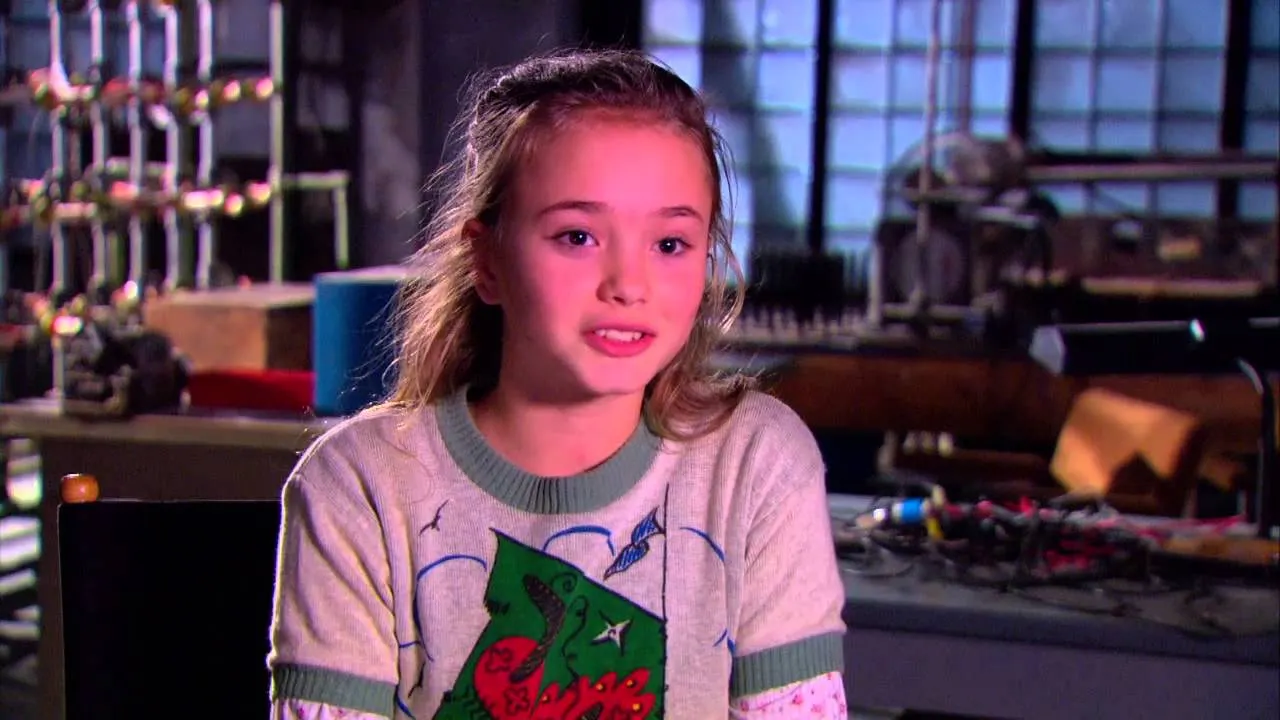 Johnny Sequoyah - nữ chính Linh Trưởng lớn lên trong môi trường nghệ thuật.