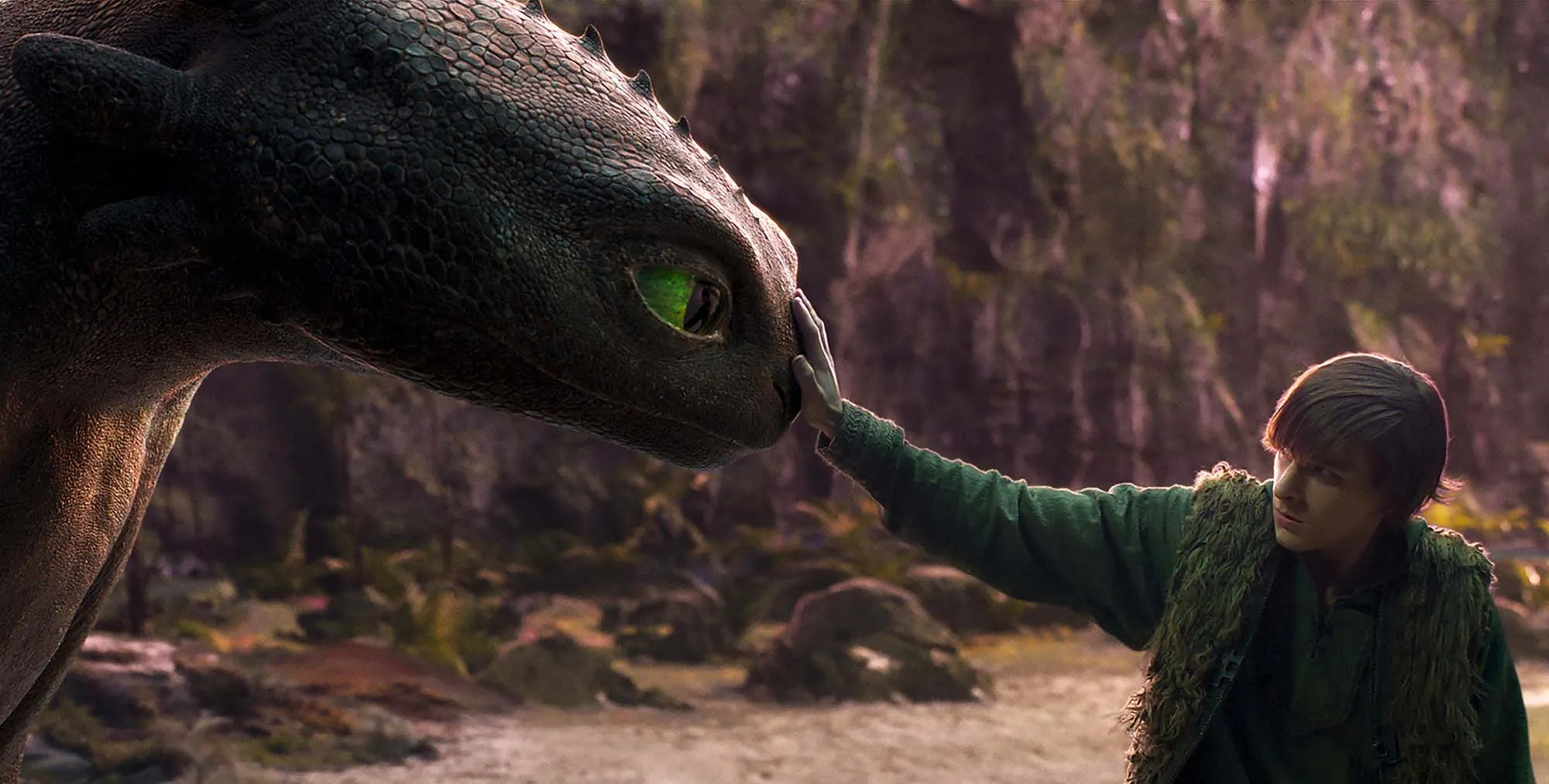 Mối quan hệ giữa Hiccup và Toothless trong how to train your dragon 2025  là một tình bạn vượt qua ranh giới giống loài.