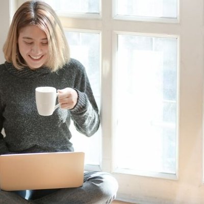 Mẹo nuôi dưỡng làn da vào những ngày làm việc tại nhà.