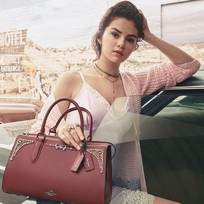 [Điểm tin thời trang] Selena Gomez ra mắt hai bộ sưu tập riêng, Priyanka Chopra khoe nhẫn đính hôn trị giá 200 nghìn đô la Mỹ