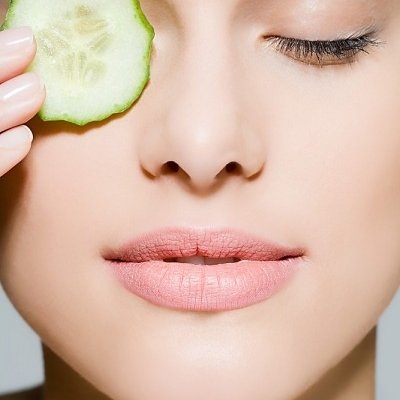 Giảm bọng mắt bằng dưa leo
