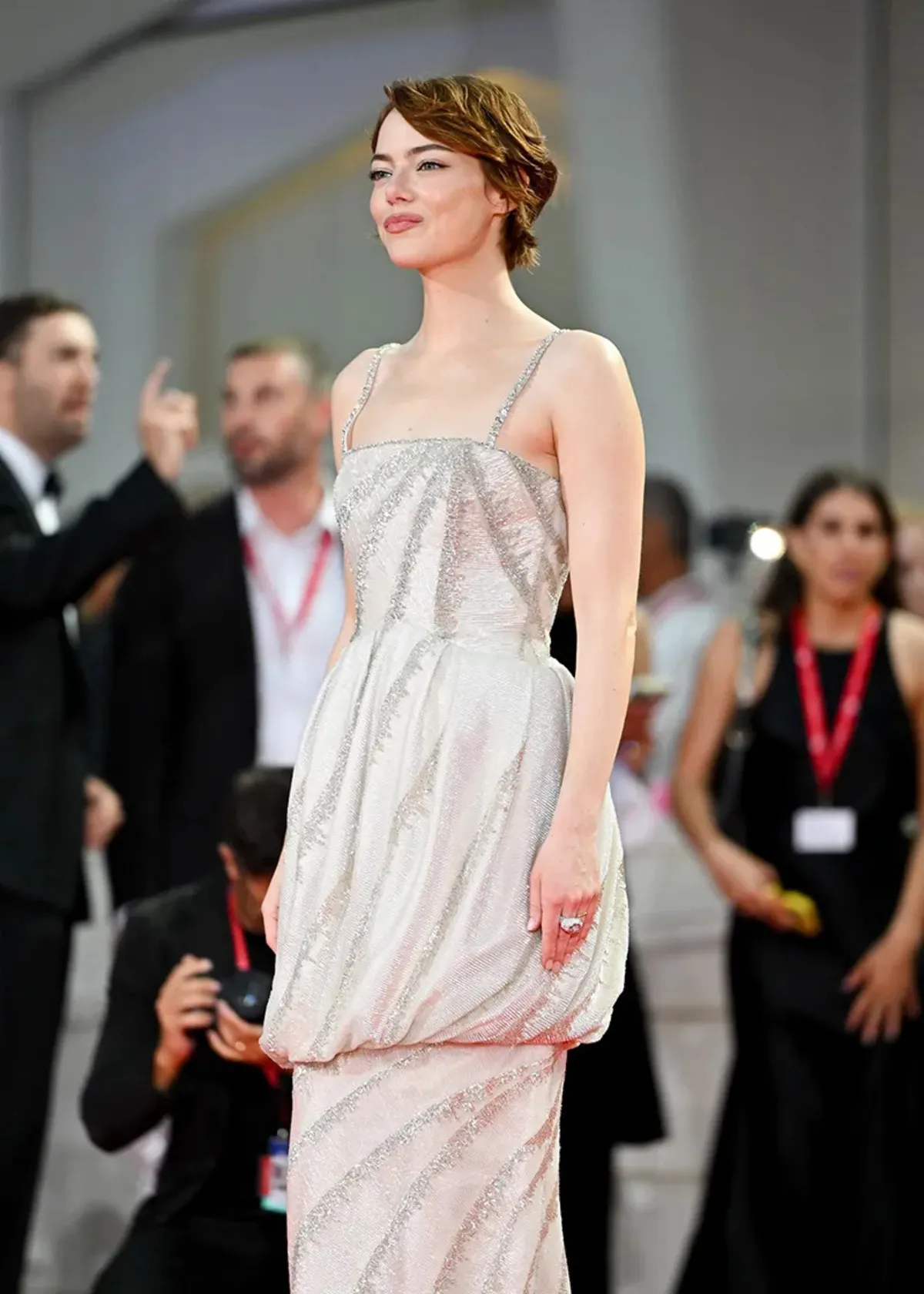 thời trang thảm đỏ LHP Venice 2025 Emma Stone