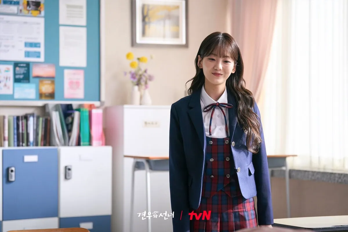 ELLE-LY-DO-NEN-XEM-HEAD-OVER-HEELS-PHIM-HAN-202500009