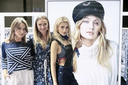 Blogger Bazaar - Lena lademann,Fashion blogger- Nina Suess và Fashion blogger - Caro Daur mặc thiết kế nằm trong BST TommyxGigi