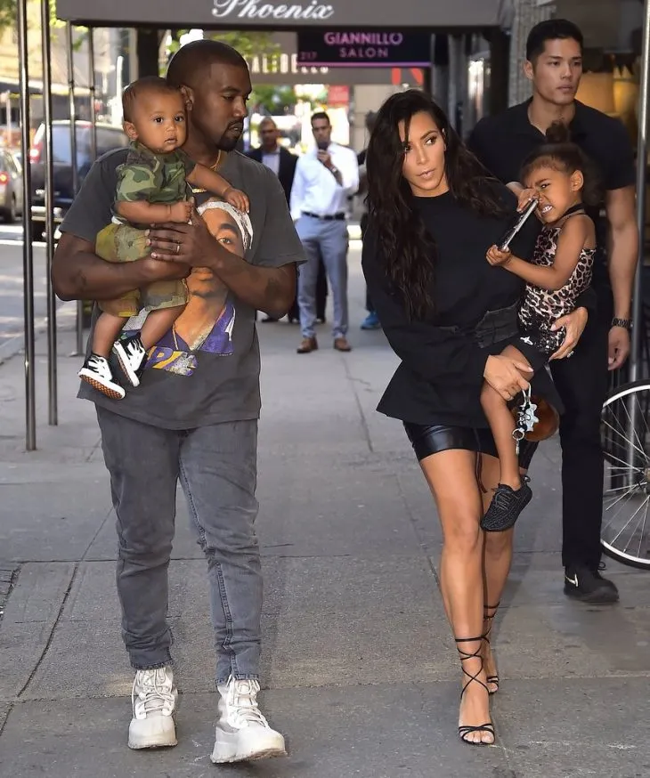 Kylie Jenner úp mở chuyện có thai và giới tính em bé - ELLE Việt Nam