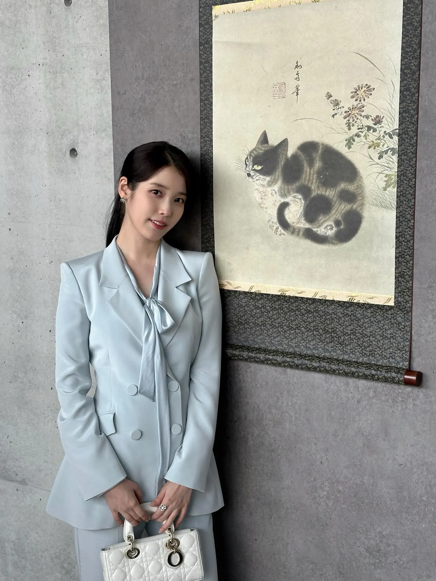 ELLE-PHONG-CACH-THOI-TRANG-IU-PERFECT-CROWN-PHIM00006