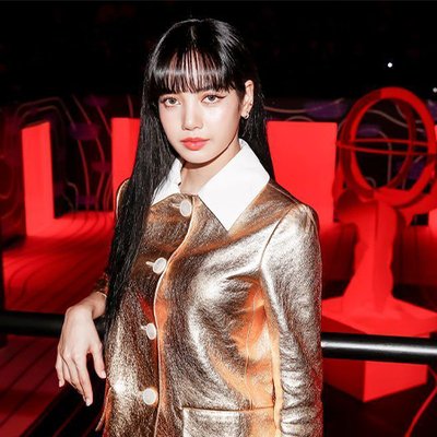 Lisa hành trình thời trang