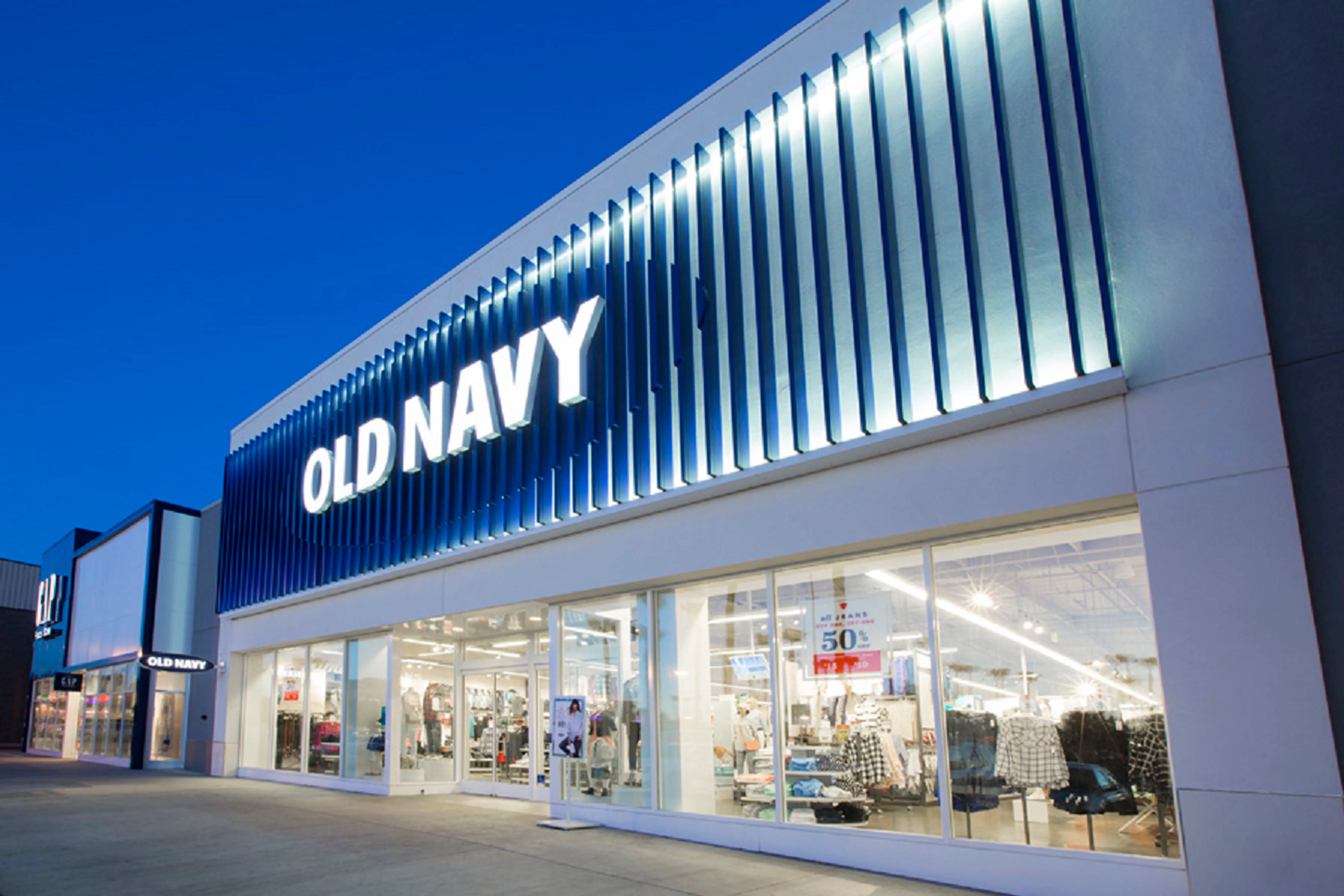 Old Navy khai truong cua hang dau tien tai Vincom