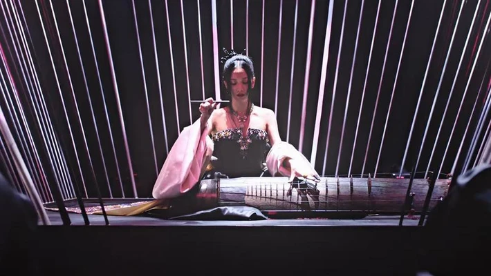 các thương hiệu thởi trang trong MV Pink Venom
