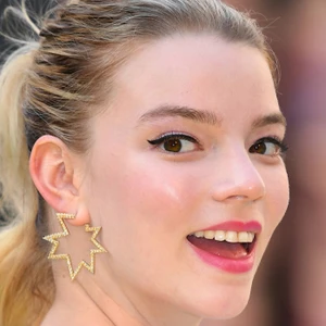 nhan sắc nữ diễn viên Anya Taylor-Joy.