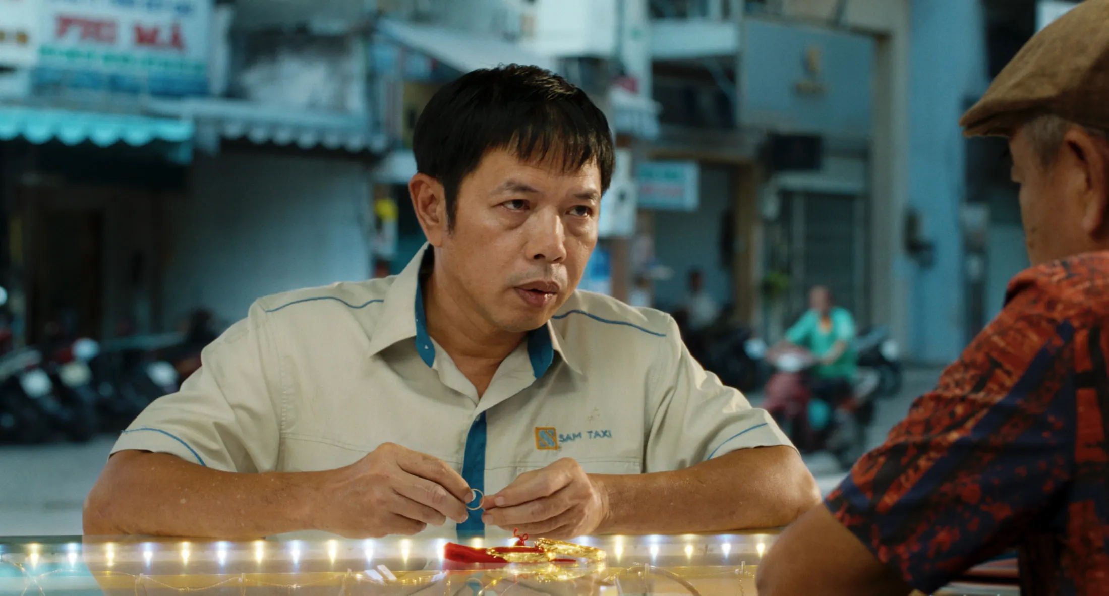 Diễn viên Thái Hòa với vai diễn người cha trong phim Anh Hùng.