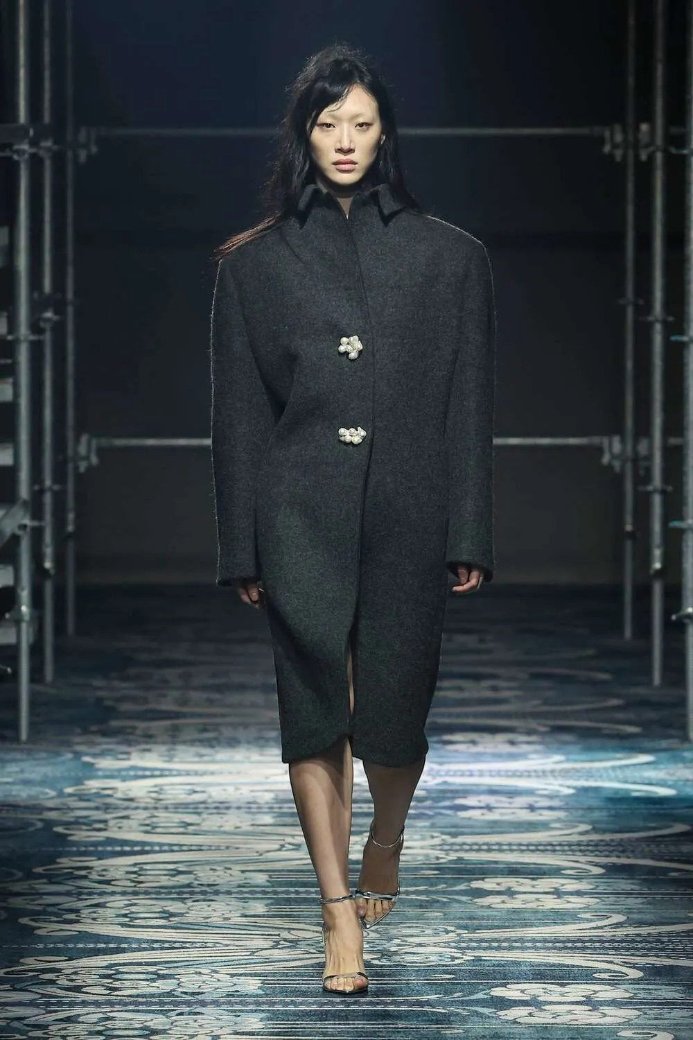 trench coat dạ Prada Thu-Đông 2025
