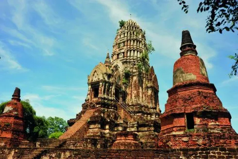 Prang và Chedi, hai hình thái kiến trúc tháp Phật đặc trưng của cố đô Ayutthaya.