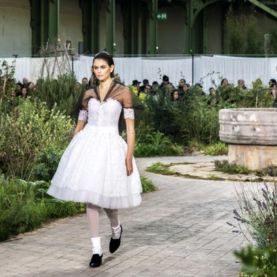 paris haute couture sẽ được trình diễn online