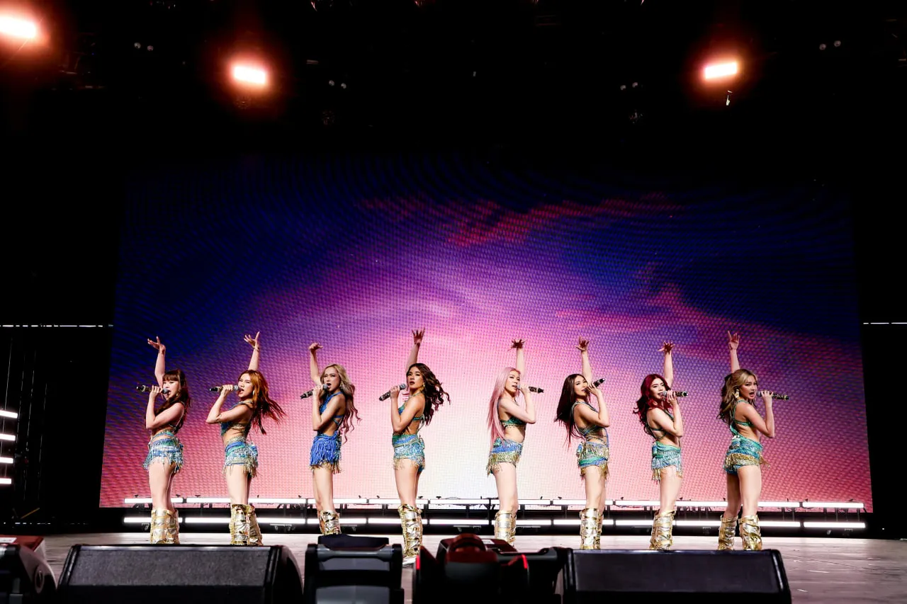 ELLE-SAN-KHAU-COACHELLA-2026-THOI-TRANG (6)